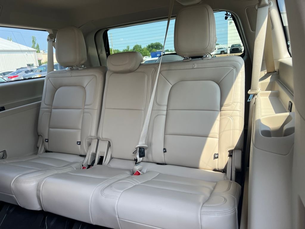 Used 2020 Black Lincoln Reserve image 25