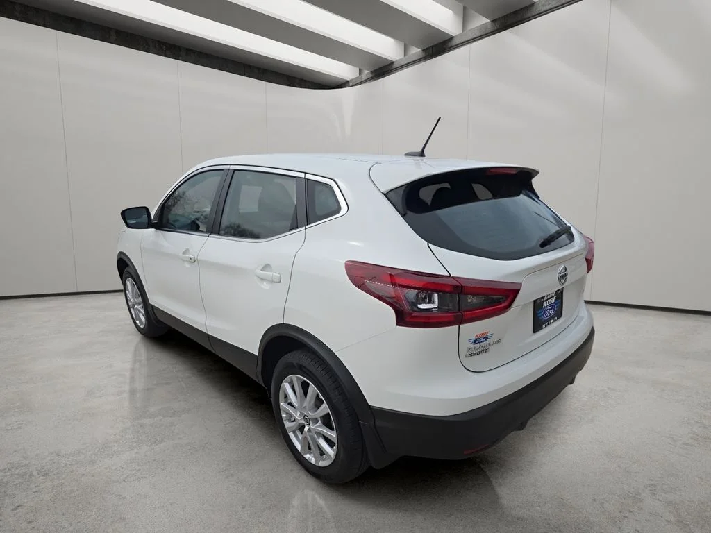 Used 2022 White Nissan SV image 3