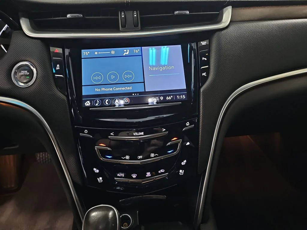 Used 2018 Silver Cadillac Luxury image 22