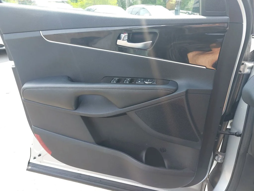 Used 2016 Silver Kia LX image 24