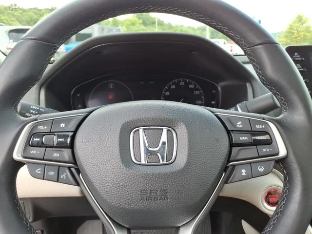 Used 2018 White Honda Touring 2.0T image 25