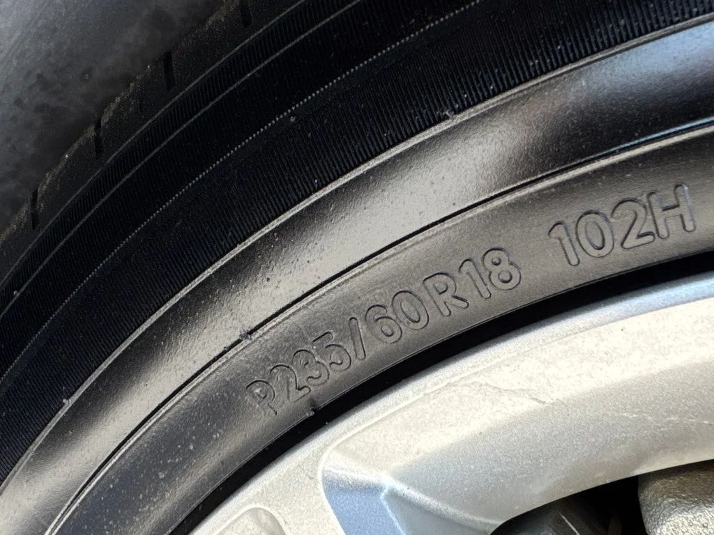 Used 2025 Red Mitsubishi ES image 33