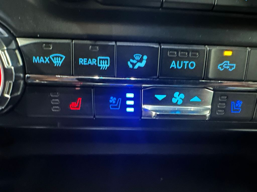 Used 2022 White Ford Lariat image 37