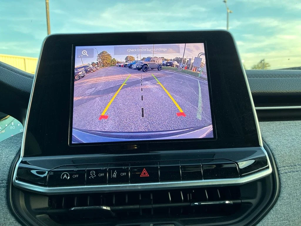 Used 2022 Gray Jeep Latitude image 17