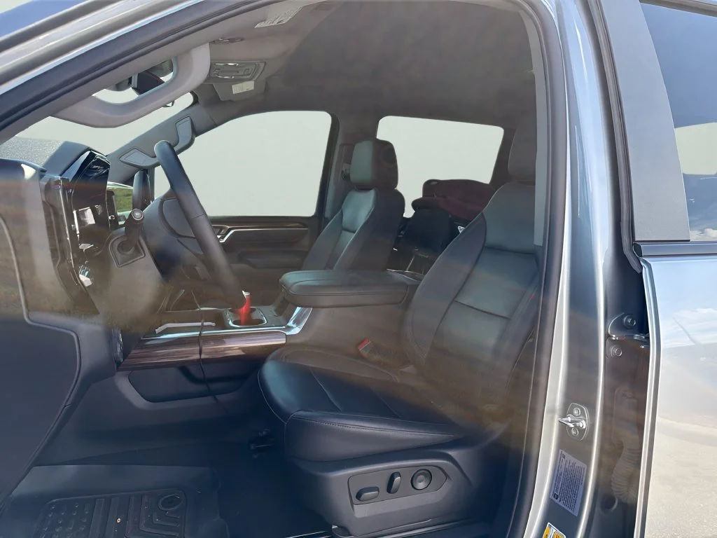 Used 2025 Sterling Gray Metallic Chevrolet LT image 6