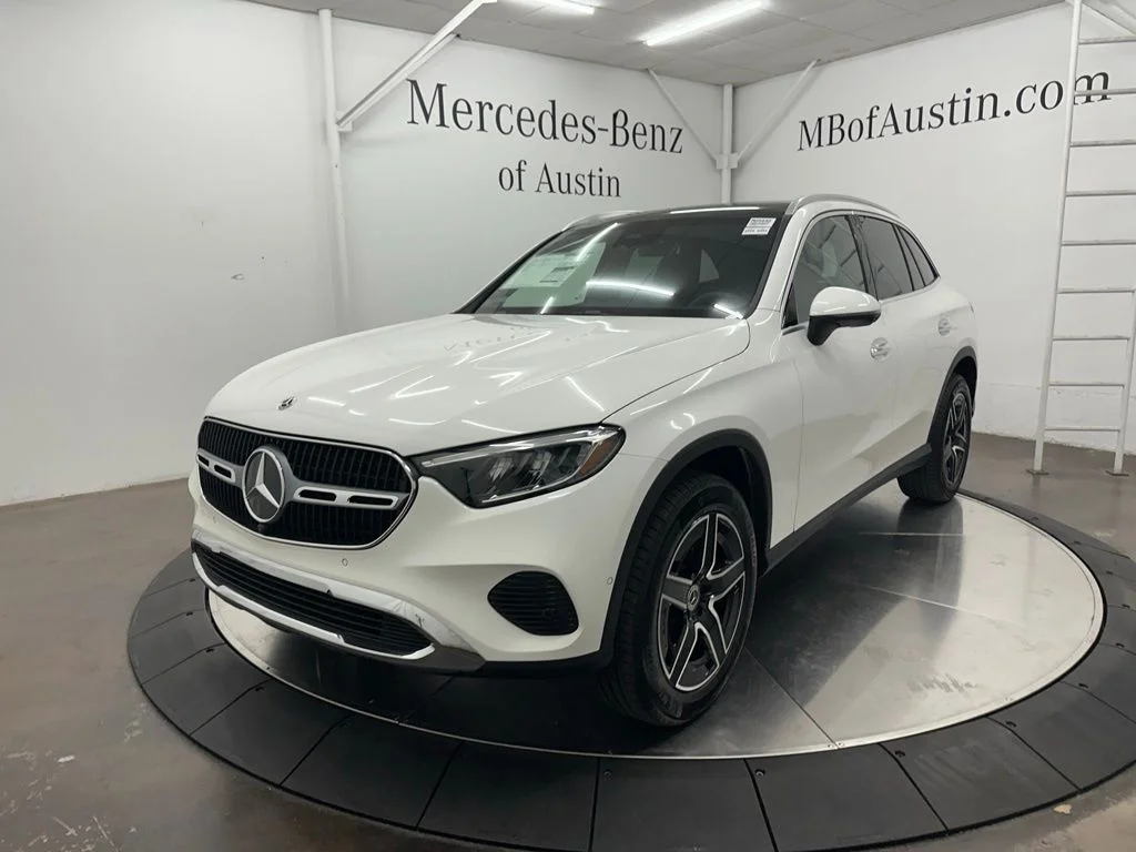 New 2027 White Mercedes-Benz GLC 300 image 3