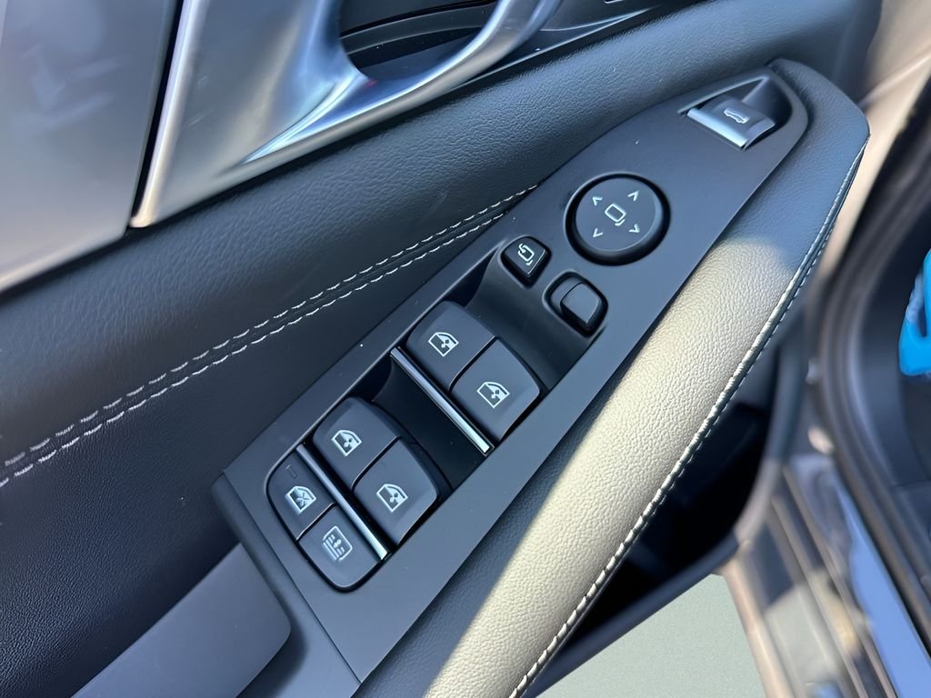 New 2027 Dravit Grey Metallic BMW M60i image 11