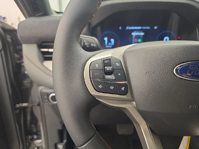New 2027 Carbonized Gray Metallic Ford Active image 36