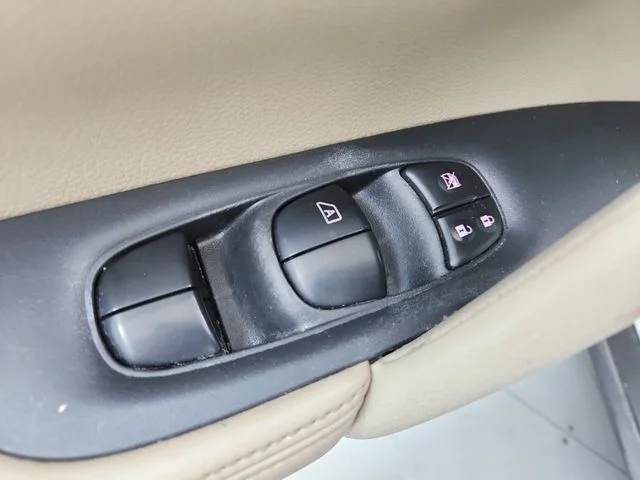 Used 2016 White Nissan SV image 30