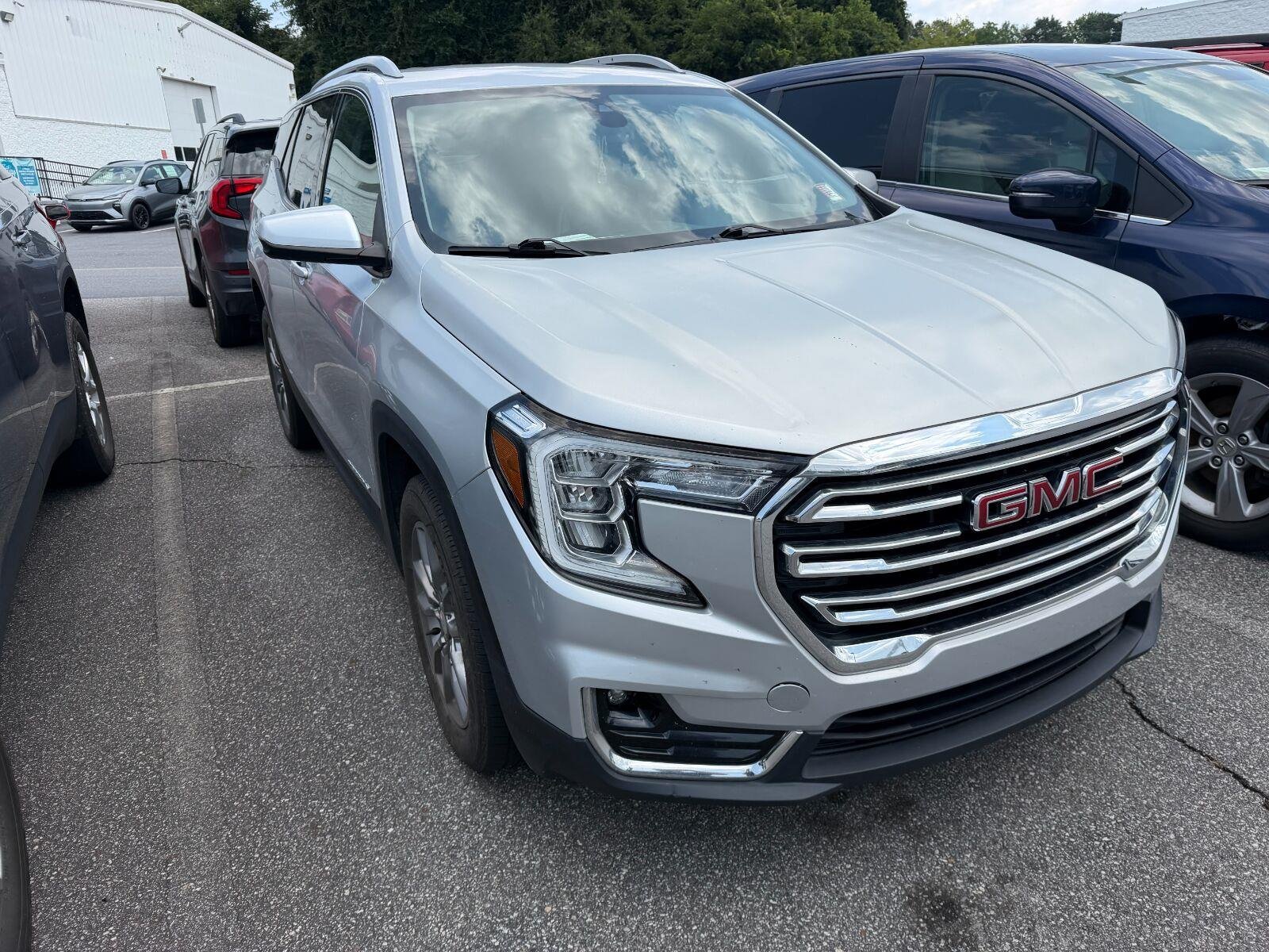 Used 2022 QUICKSILVER METALLIC GMC SLT image 2