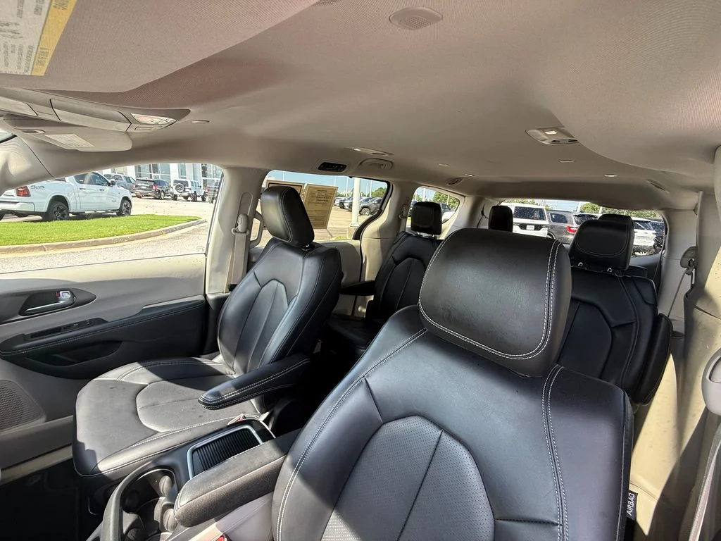 Used 2023 White Chrysler Touring L image 21
