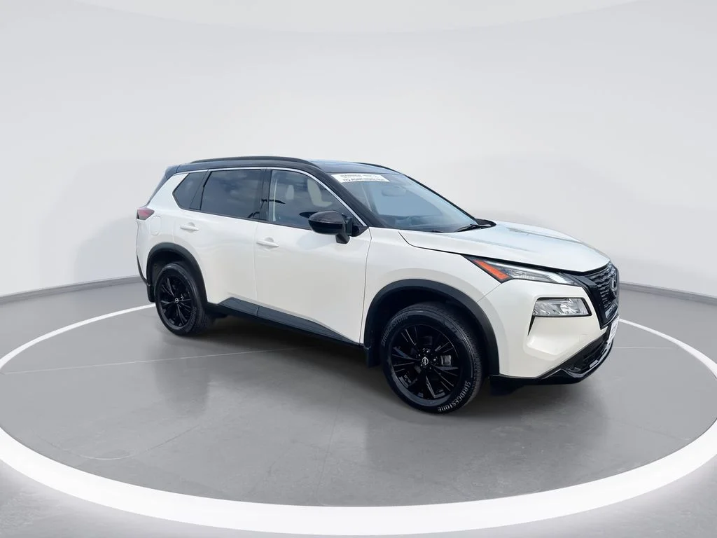 Used 2023 White Nissan SV image 2