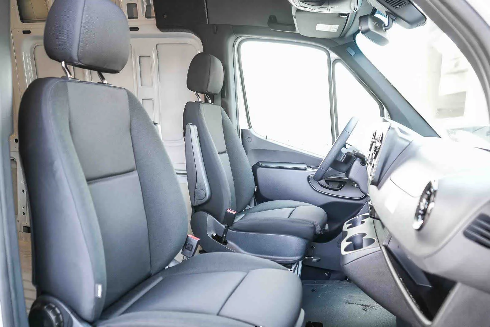 New 2026 Arctic White Mercedes-Benz Cargo 170WB High Roof RWD 2.0L I4 Diesel Turbo SO image 41