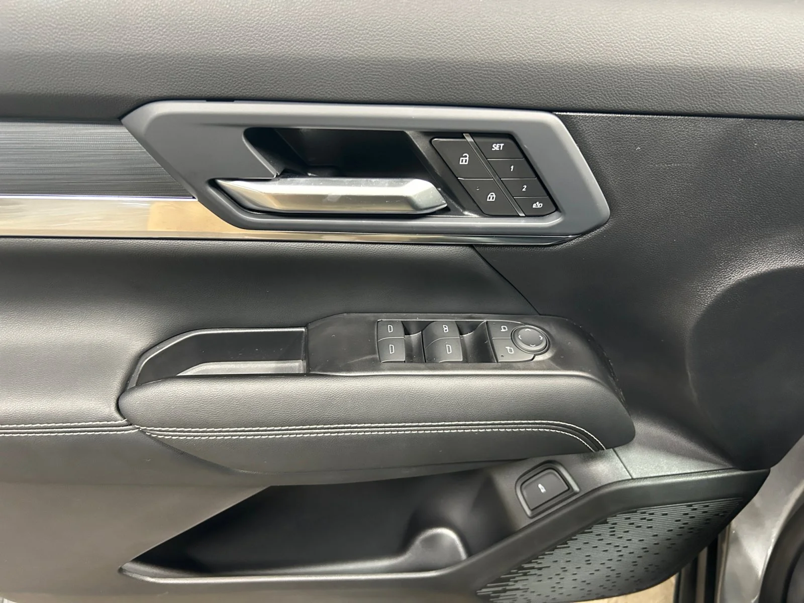 New 2027 Sterling Metallic GMC AWD Elevation image 17