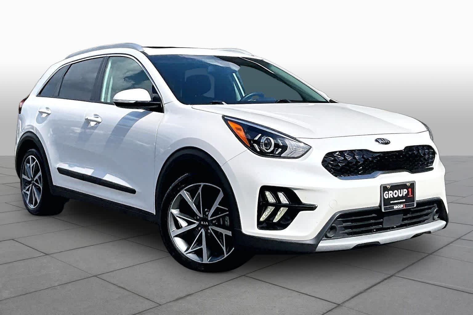 Used 2020 Snow White Pearl Kia Touring image 3