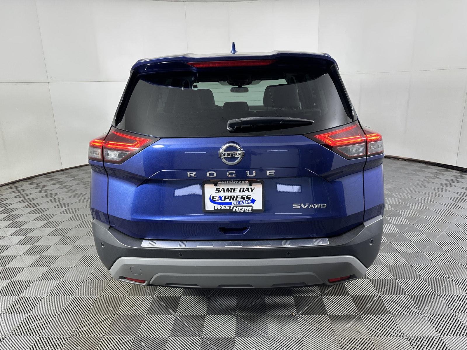 Used 2021 Caspian Blue Metallic Nissan SV image 13