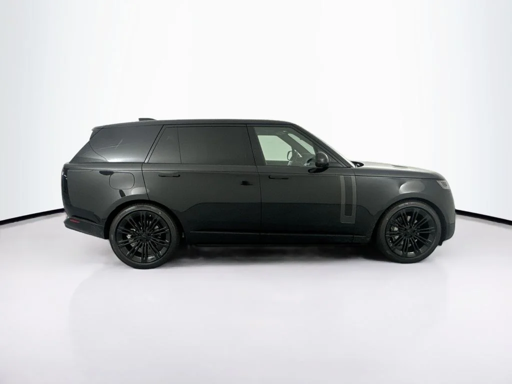 New 2026 Santorini Black Land Rover SE image 4
