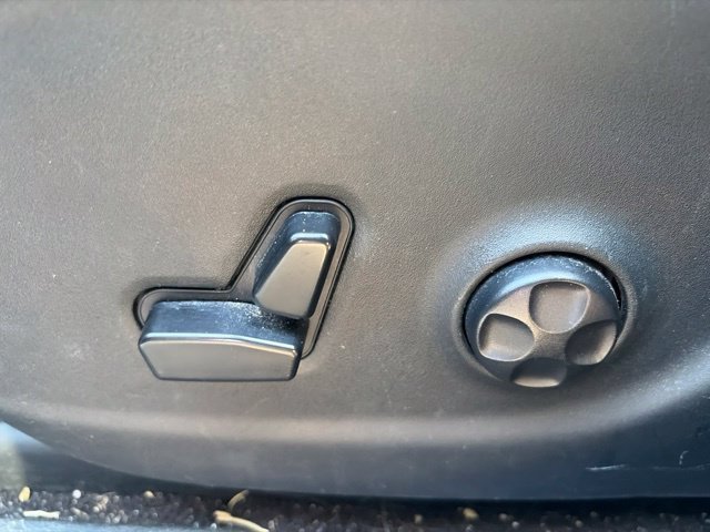 Used 2019 Silver Jeep Latitude Plus image 29