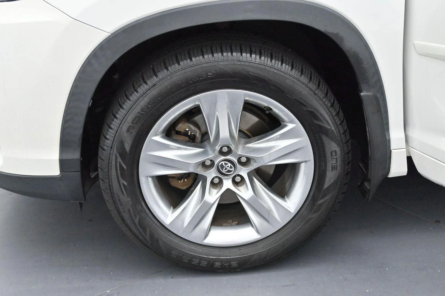 Used 2017 Blizzard Pearl Toyota Limited image 43