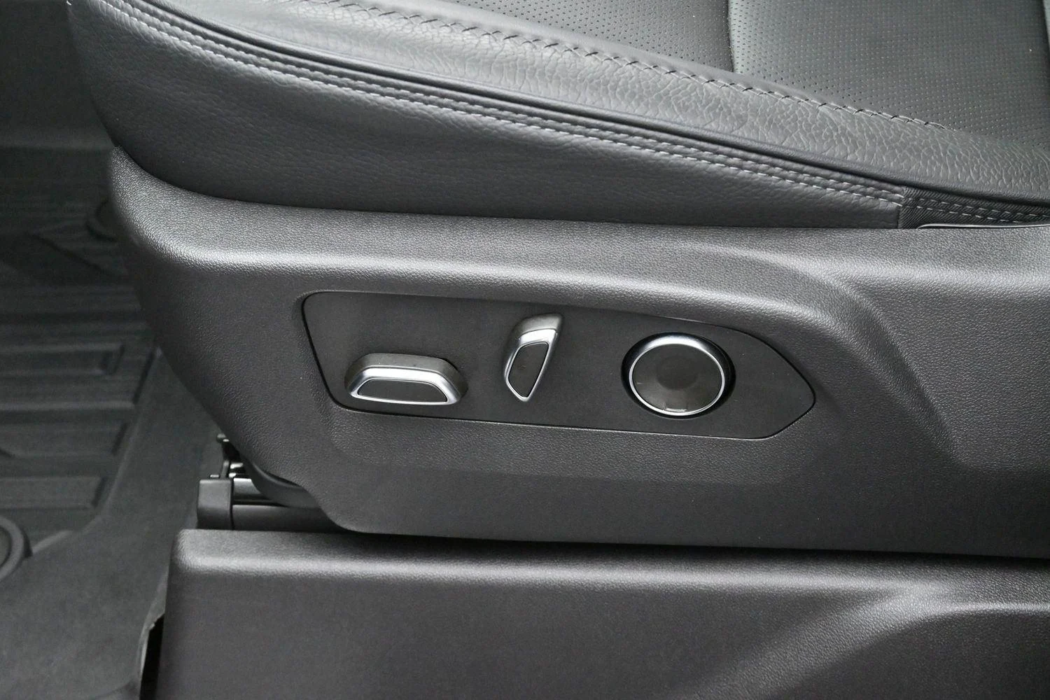 Used 2025 Onyx Black GMC Denali image 14
