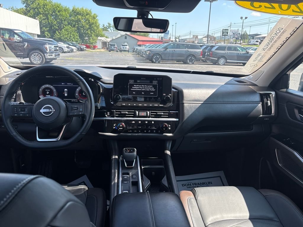 Used 2025 Beige Nissan Platinum image 15