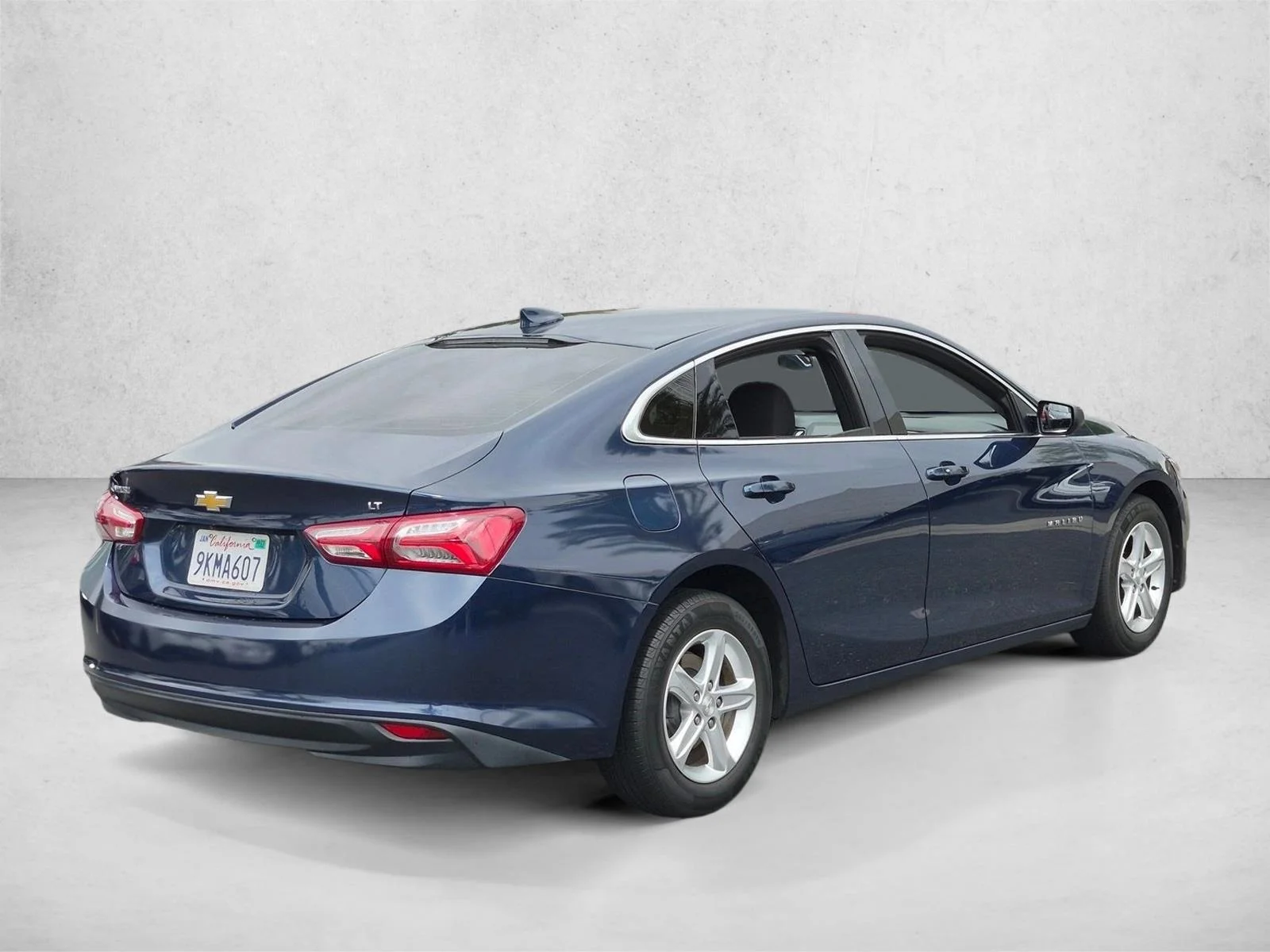 Used 2022 Northsky Blue Metallic Chevrolet LT image 5