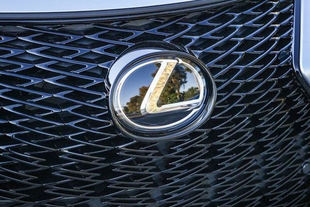 2026 Lexus UX Hybrid 300h F Sport Design - Photo 10