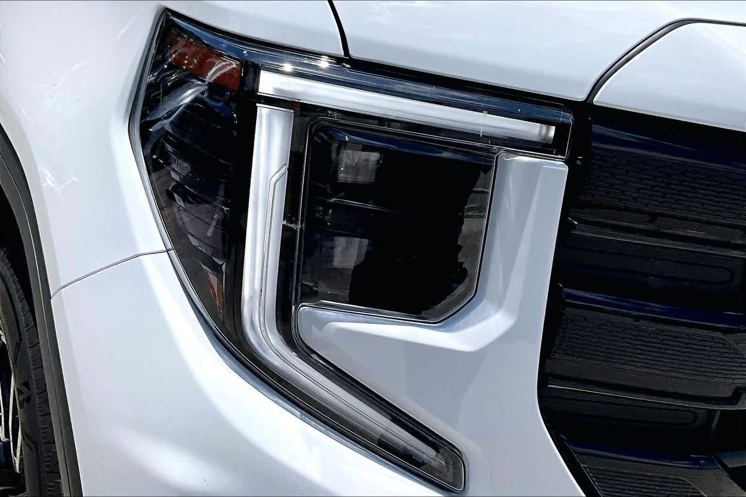 Used 2026 Summit White GMC Elevation image 28