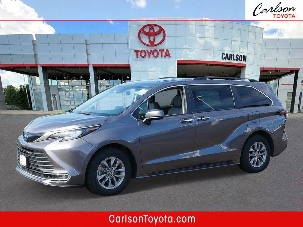 2024 Toyota Sienna XLE 7-Passenger Hybrid FWD's photo