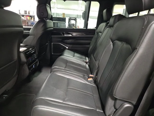 Used 2023 Silver Jeep Base image 12
