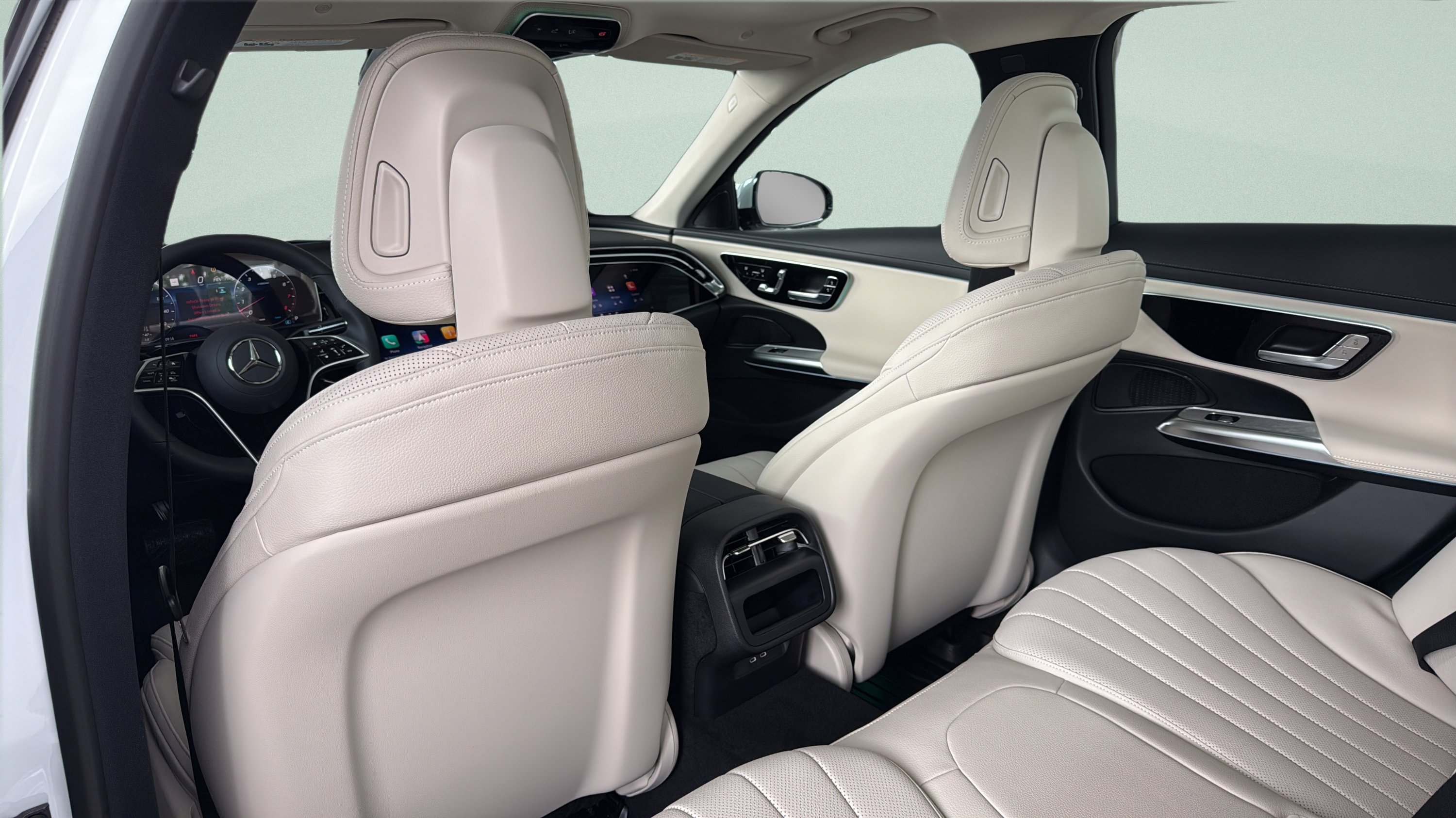 New 2027 MANUFAKTUR Moonlight White Metallic Mercedes-Benz E 450 image 18