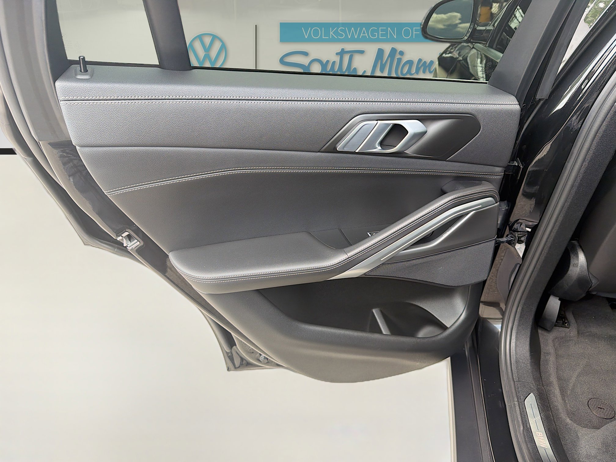 Used 2022 Black Sapphire Metallic BMW xDrive40i image 26
