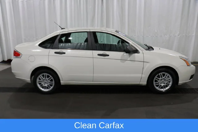 Used 2011 Ford Focus SE with VIN 1FAHP3FN6BW120748 for sale in Grants Pass, OR