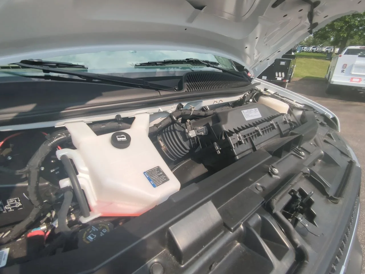 New 2025 Summit White GMC Work Truck image 26