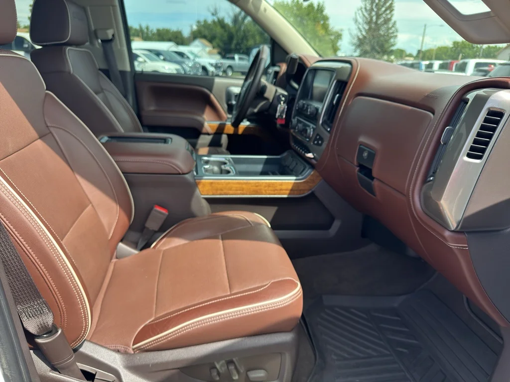 Used 2017 Iridescent Pearl Tricoat Chevrolet High Country image 16