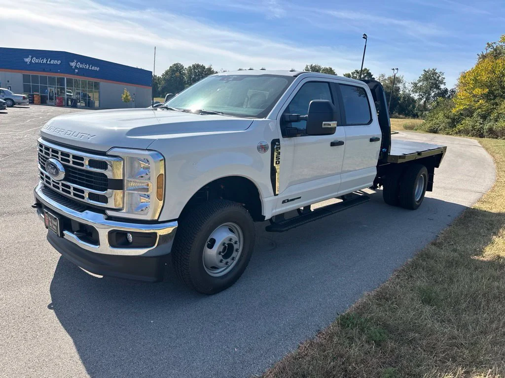 New 2026 Oxford White Ford F-350® XL image 3