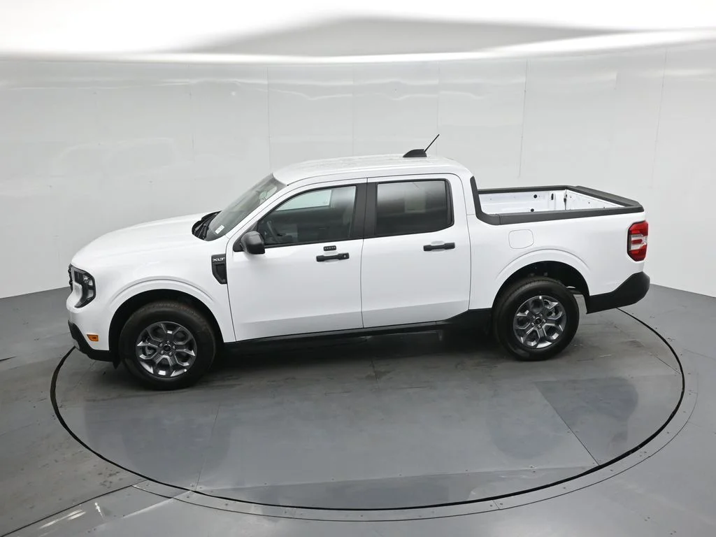 New 2026 Oxford White Ford XLT image 40