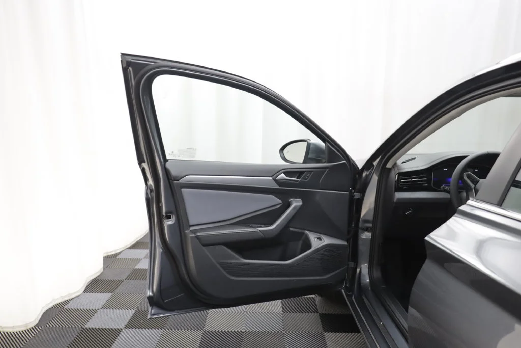 New 2027 Platinum Grey Volkswagen 1.5T SE image 5