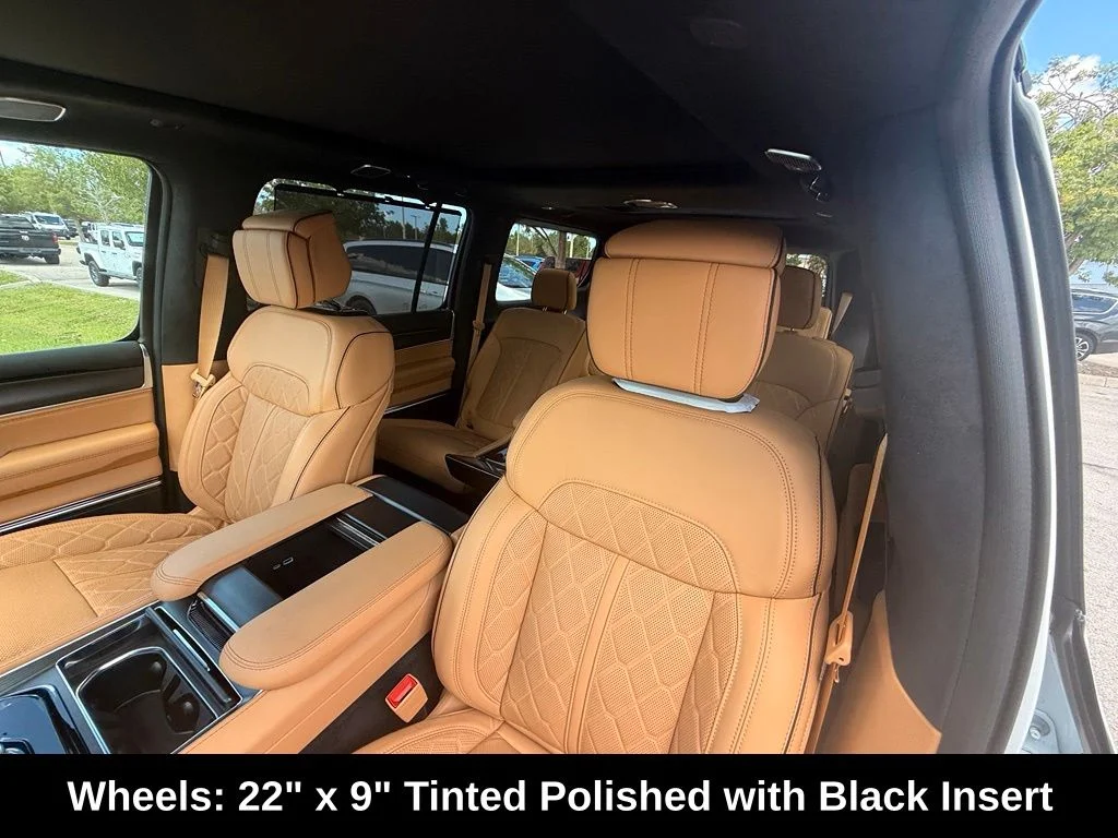 New 2026 Bright White Clear-Coat Exterior Paint Jeep Summit Reserve image 23