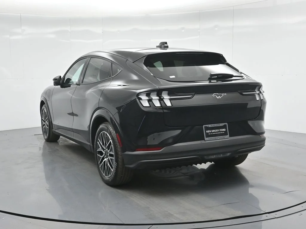 Used 2025 Black Ford Premium image 31