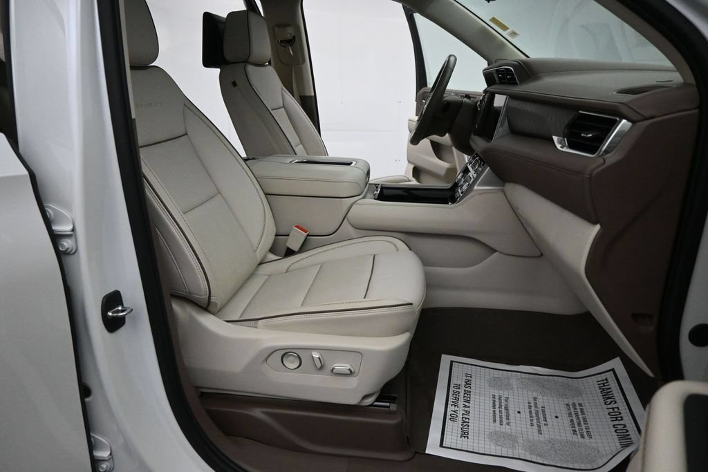 Used 2023 White Frost Tricoat GMC Denali image 27