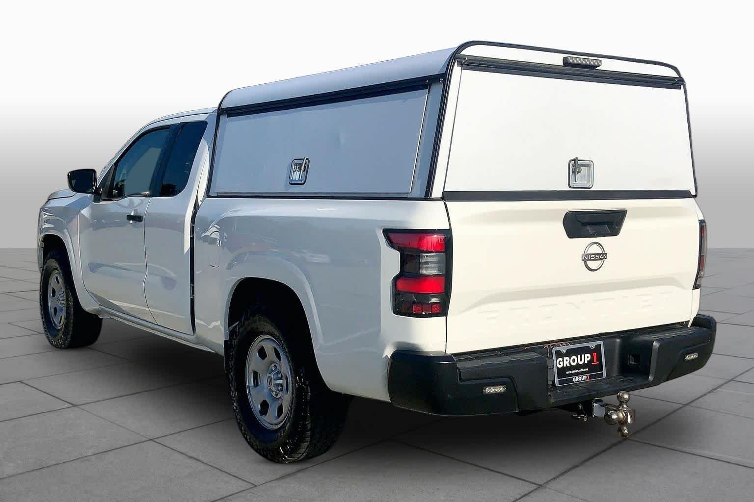 Used 2022 Glacier White Nissan S image 10