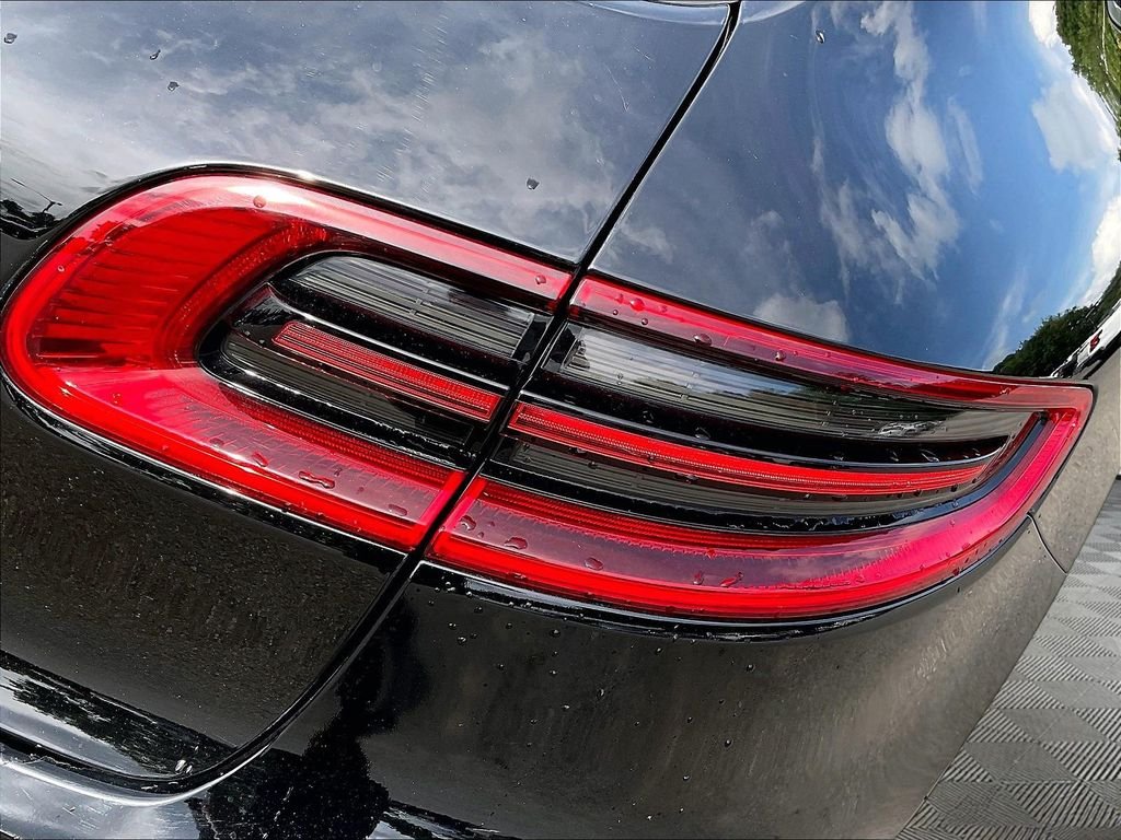 Used 2018 Black Porsche Base image 33