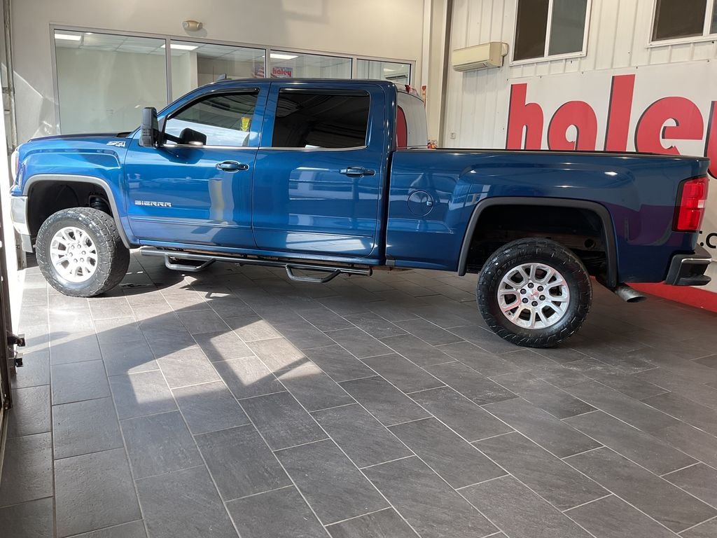 Used 2017 Blue GMC SLE image 5
