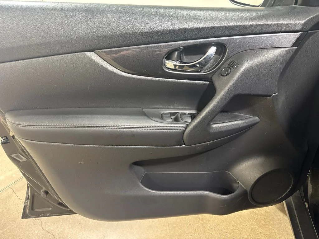 Used 2017 Midnight Nissan S image 16
