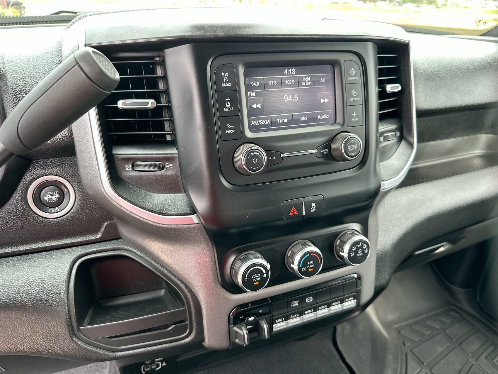 2024 RAM Ram 3500 Chassis Cab SLT - Photo 16