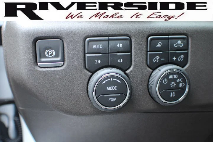 Used 2025 Summit White Chevrolet LTZ image 7