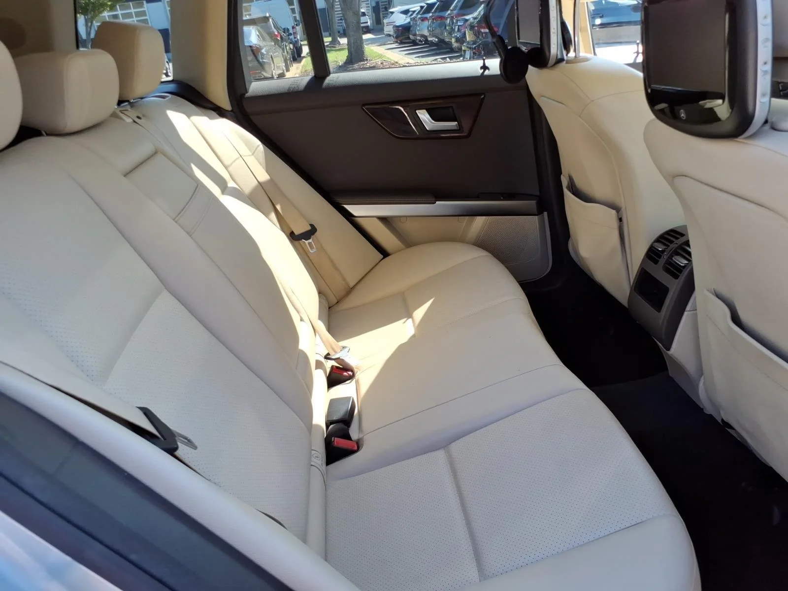 Used 2015 Iridium Silver Metallic Mercedes-Benz GLK 250 BlueTEC® image 27