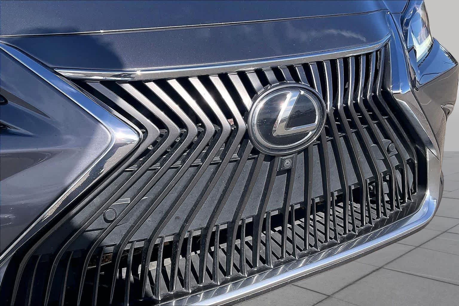 Used 2019 Nebula Gray Pearl Lexus Ultra Luxury image 28