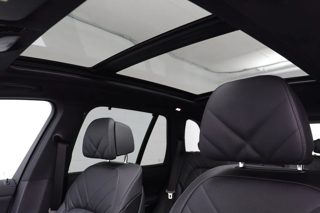 New 2026 White BMW xDrive40i image 14